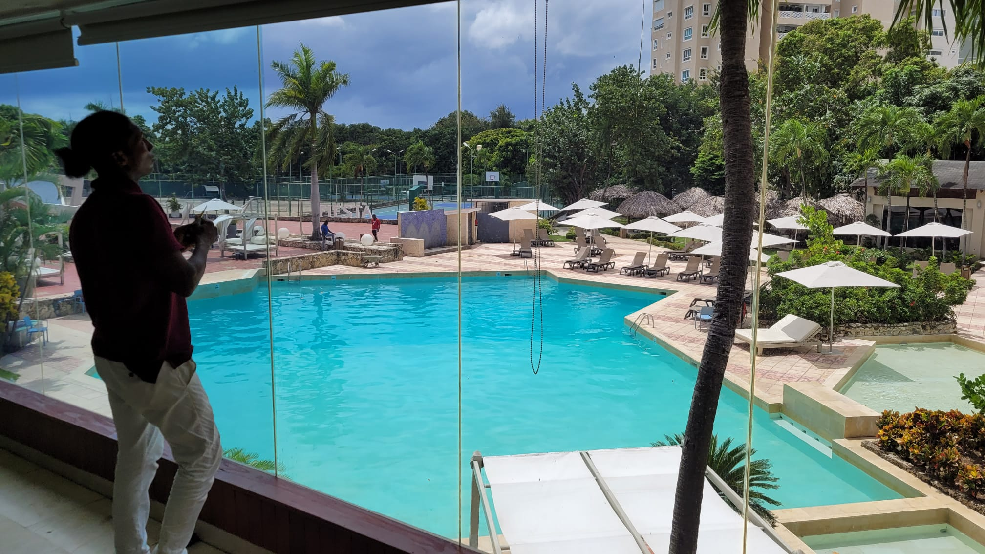 Hôtel tropical avec membrane Low-E moitié-moitié