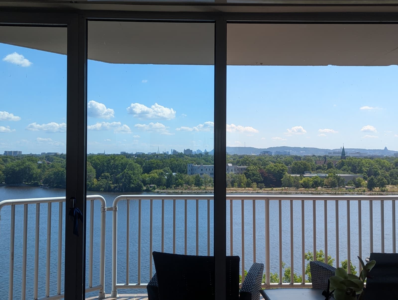 Condo avec membrane Low-E moitié-moitié